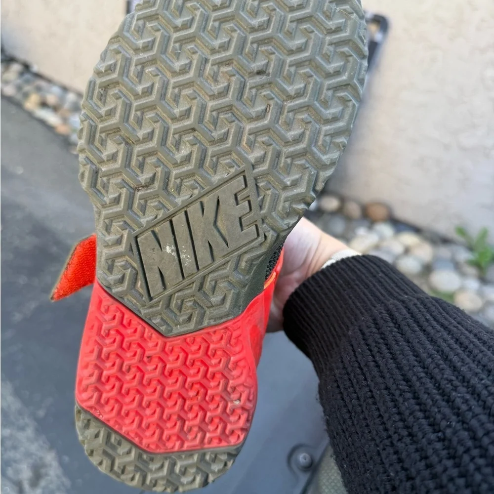 Nike Men’s Black Knit Sneakers with Red Strap